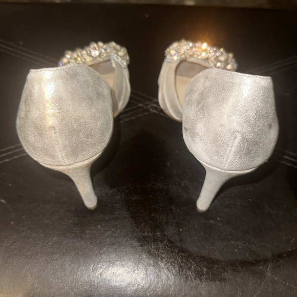 Betsey Johnson Crystal Bow Pumps, Shoes, Size 7M, Leather Uppers, Light Grey. - Picture 3 of 8